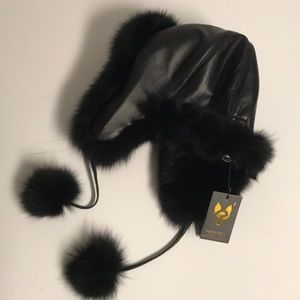 Fur Story women’s trapper hat in black. Real fur.